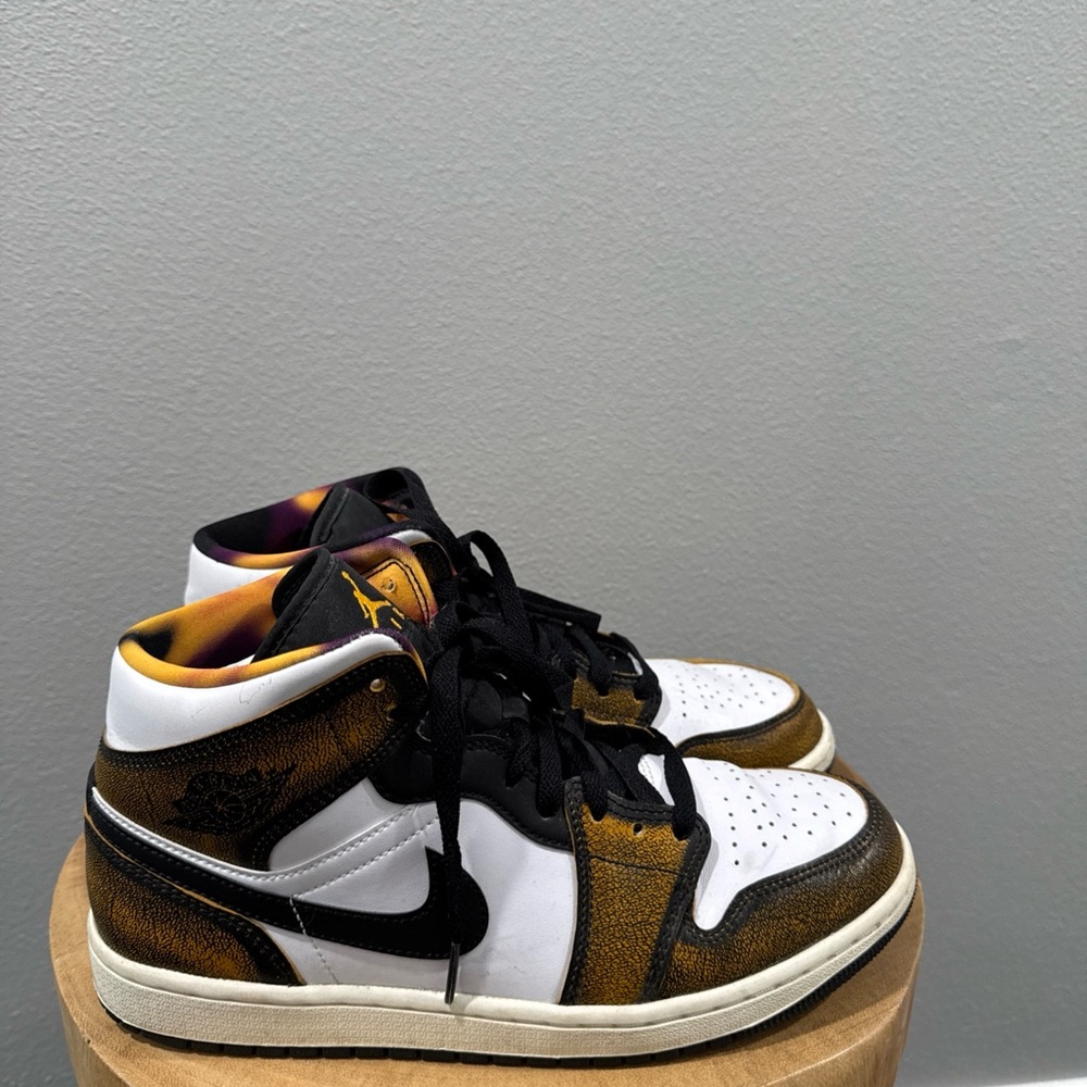 Nike gold Jordan 1, great used condition, men’s size 8.5